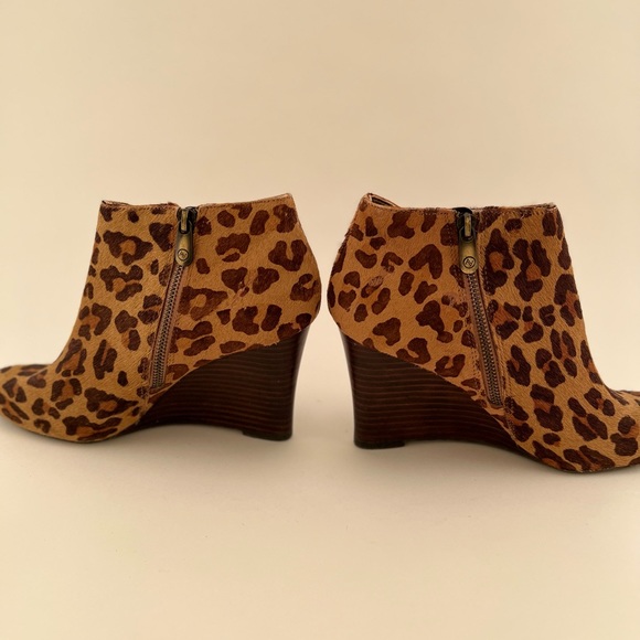 Adrienne Vittadini Sarah Calf Hair Leopard Print Wedge Ankle Booties Size 8 - Picture 11 of 11
